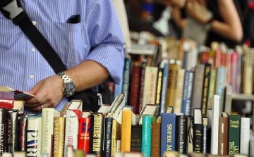 Állományból kivont könyveket vehet meg a  beledi könyvtárban
