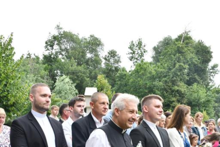 Búcsú napi szentmise Szanyban a Szent Anna kápolnánál.