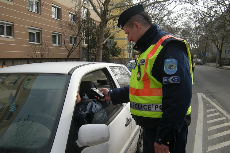 Akció a hosszú hétvégén a közlekedők biztonságáért