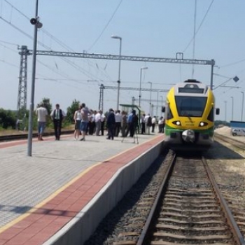 Átadták a villamosított Csorna-Porpác vasútvonalat