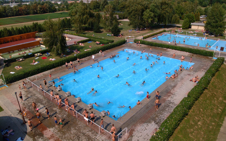 Pályázat a kapuvári strandfürdő üzemeltetésére