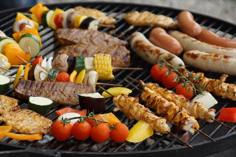 Indul a grillszezon– így készítsünk egészséges grillételeket