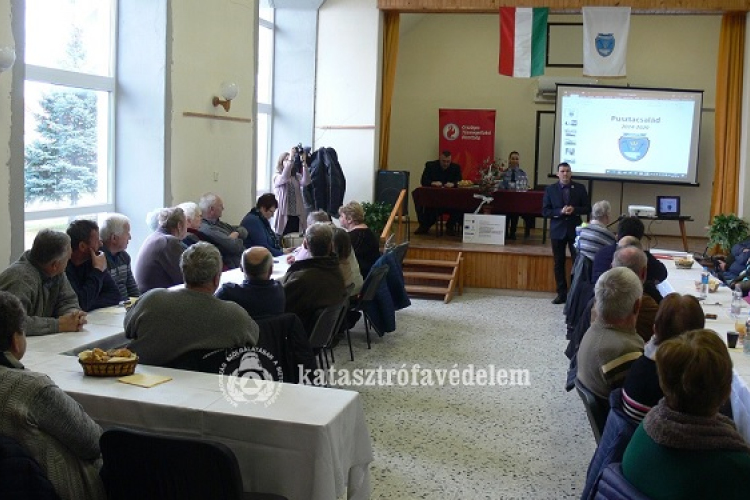 Két megye falugondnokait készítették fel a tűzvédelemre