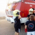 Meglepték a tűzoltók a fertőszentmiklósi kick box csapatot
