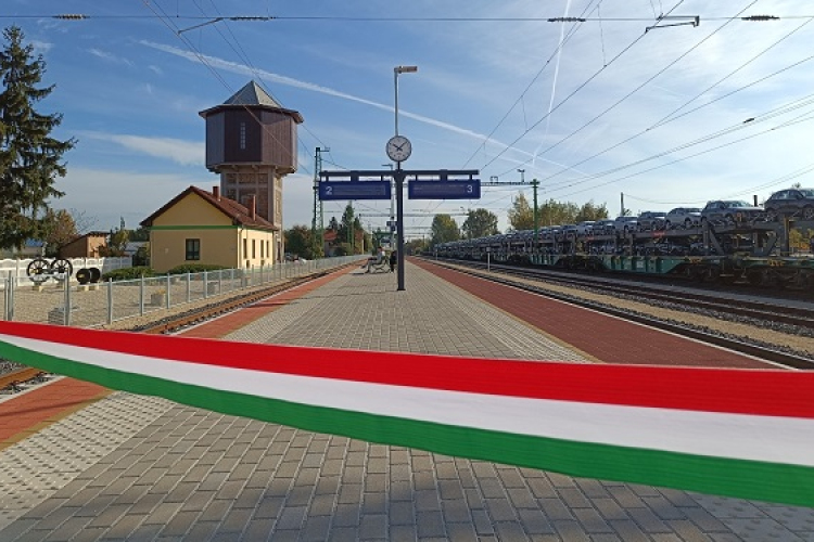 Elkészült az új szigetperon, és átépítették a vágányhálózatot Kapuváron