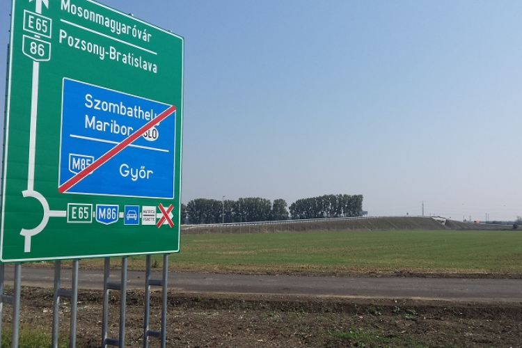 Két keréken a csornai elkerülőn