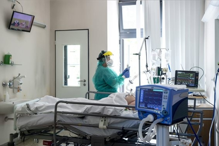 2021 elején indulhat a koronavírus elleni vakcinák gyártása