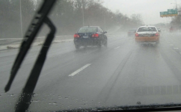 Ónos eső - A rendőrség óvatosságra inti a közlekedőket
