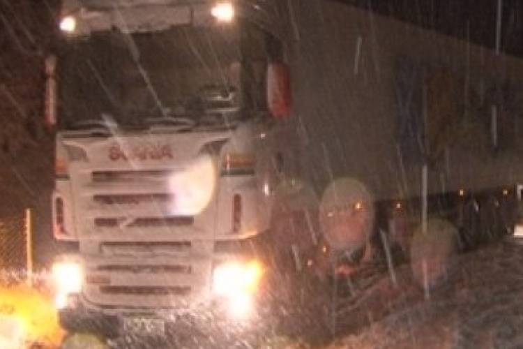 Havazás - Zalában kamionok akadtak el a havas utakon