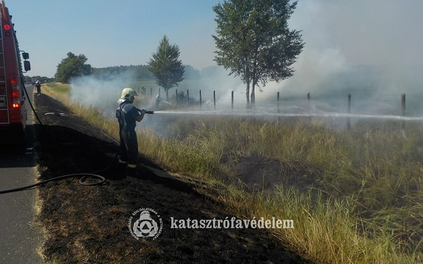 Tarlótüzek, balesetek, viharkárok tették próbára a múlt héten a megye tűzoltóit