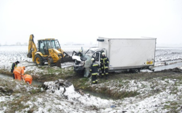 Baleset a 85-ös főúton Rábatamásinál