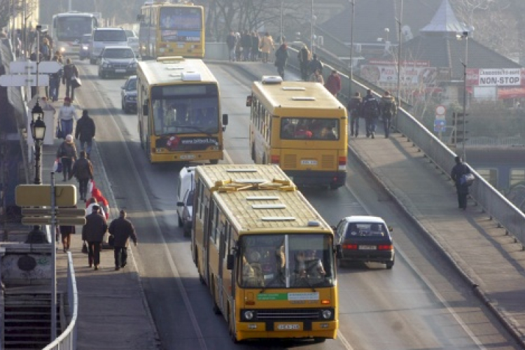 A Baross híd lezárása miatt változott az autóbuszok menetrendje