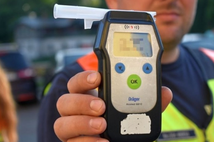 Ittas teherautó söfőrt kapcsoltak le a rendőrök Vágon