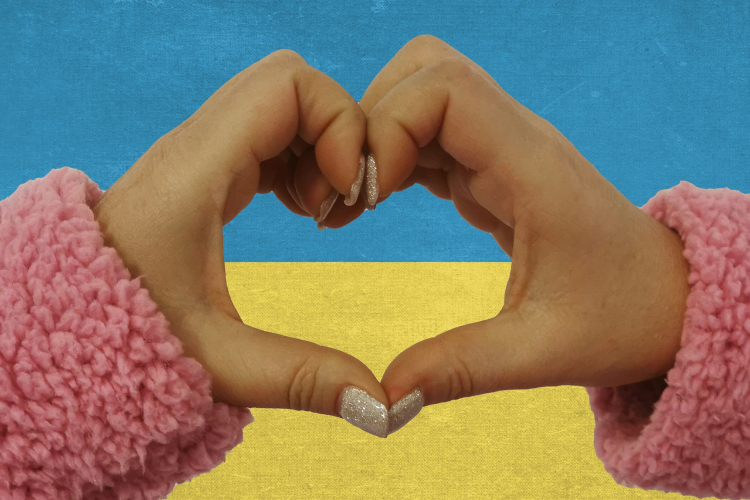 Ukrán gyerekek köszönik meg az országuknak nyújtott segítséget az Országháznál