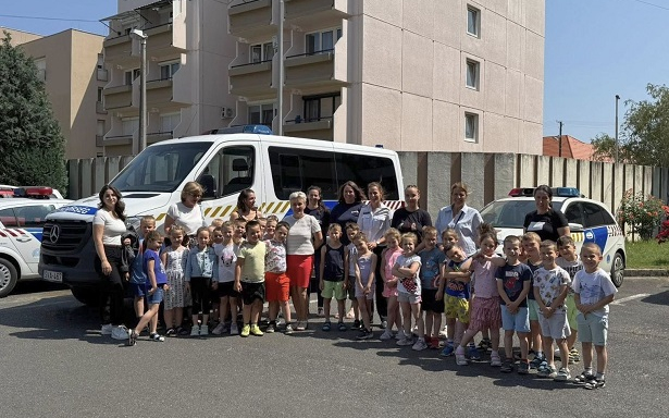 Az Ovi-Zsaru is elköszönt a nagycsoportos óvodásoktól Csornán