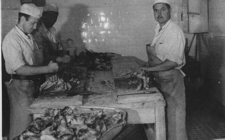 Közösségi oldalon siratják volt dolgozói a kapuvári húsgyárat