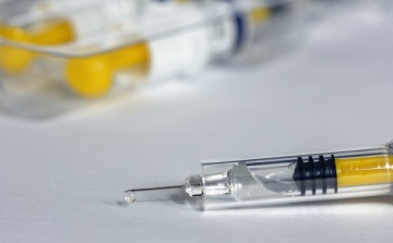 Engedélyezte az AstraZeneca és az Oxfordi Egyetem vakcinájának forgalmazását az Európai Bizottság