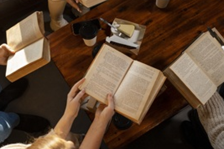 Könyvklub a bősárkányi könyvtárban