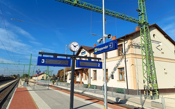 Milyen lett a felújított kapuvári vasútállomás?