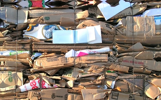 Papírt és elektromos hulladékot gyűjtenek Rábatamásiban