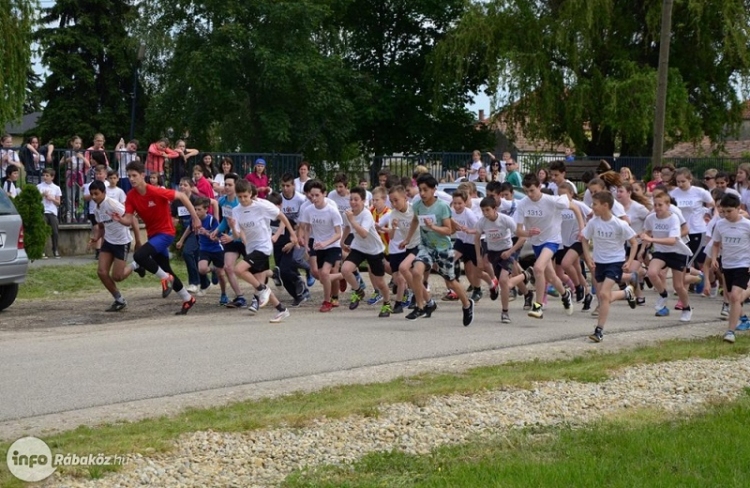 Szanyban csaknem 130 iskolás vett részt az iskolai futóversenyen 