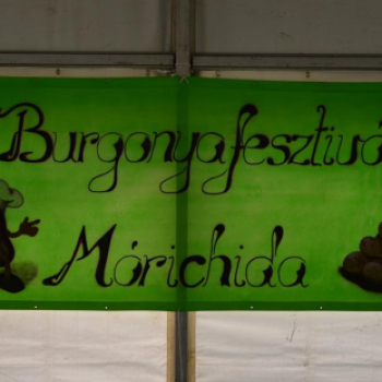 Burgonya fesztivál Mórichidán.
