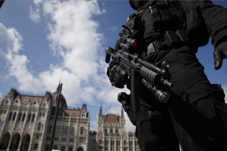 Brüsszeli robbantások - ideiglenes 2-es fokozatú terrorkészültség Magyarországon