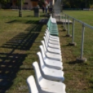 Nézőtéri ülőszékek elhelyezése a szanyi sporttelepen