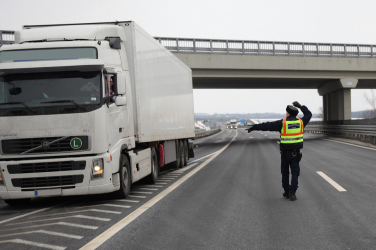 Ismeretlen eredetű élelmiszert leplezett le az EKÁER csoport