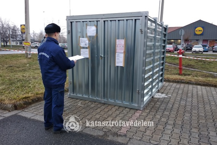 Ellenőrzik a pirotechnikai árusító helyeket
