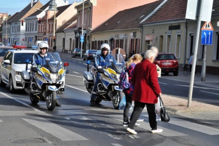 Közlekedésbiztonsági akciót tartottak a rendőrök a megyében a gyalogosok biztonságáért