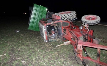 Kisteherautó ütközött traktorral Csorna közelében