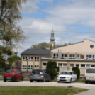 FALUNAPPAL EGYBEKÖTÖTT MAJÁLIS SZANYBAN.