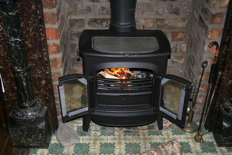 Még hivatalosan el sem kezdődött a fűtési szezon, de már három tűz keletkezett a megyében kazán vagy kályha mellett