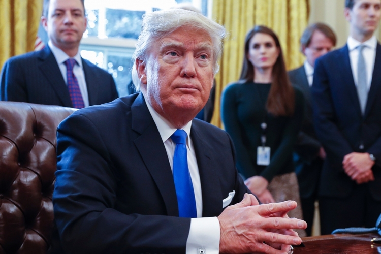 Donald Trump amerikai elnöki rendeletet írt alá a munkahelyek külföldiekkel szembeni védelméről