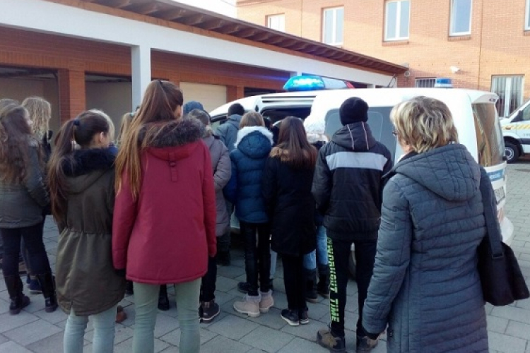 Nyílt napot szervezett középiskolásoknak a Kapuvári Rendőrkapitányság