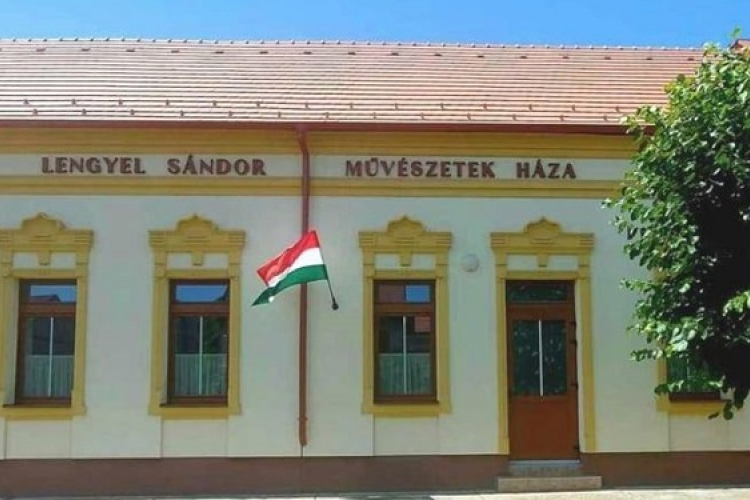 Beiratkozás a csornai néptánciskolába