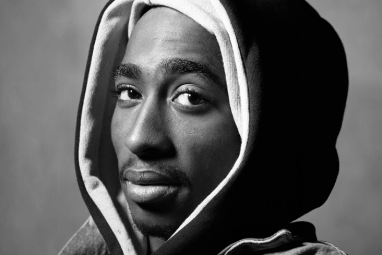 Csillagot kap Tupac Shakur a hollywoodi Hírességek sétányán