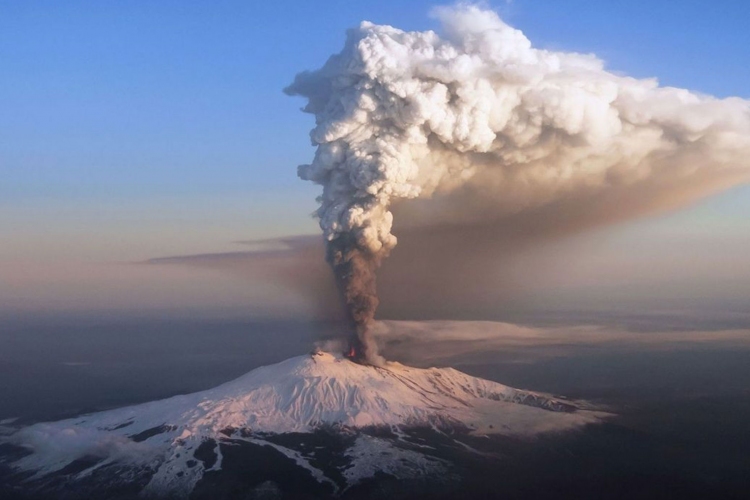 Tízen sérültek meg az Etna kitörése miatt