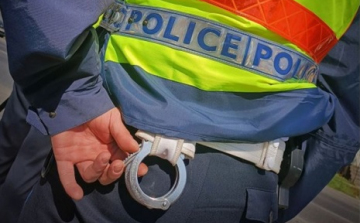 Csornán fogták el a rendőrök az unokázós csalót