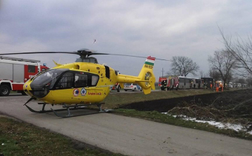 Életveszélyes állapotban vitte Ivánból a mentőhelikopter kórházba egy tűzeset sérültjét
