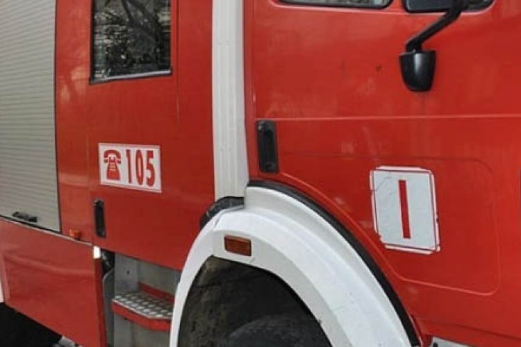 Lezárták az M1-es autópálya Győr felé vezető oldalát egy égő kamion miatt