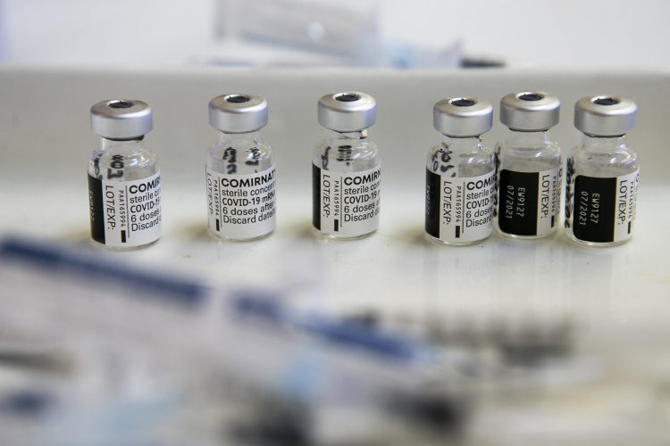 Az Európai Bizottság 1,8 milliárd adag oltóanyag megrendelésére készül