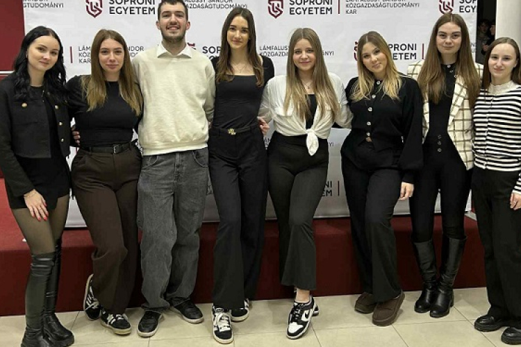 Elfoglalták az egyetemet a csornai hunyadisok