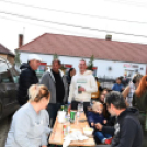 Őszi mulatság Szanyban a kastély udvarán.