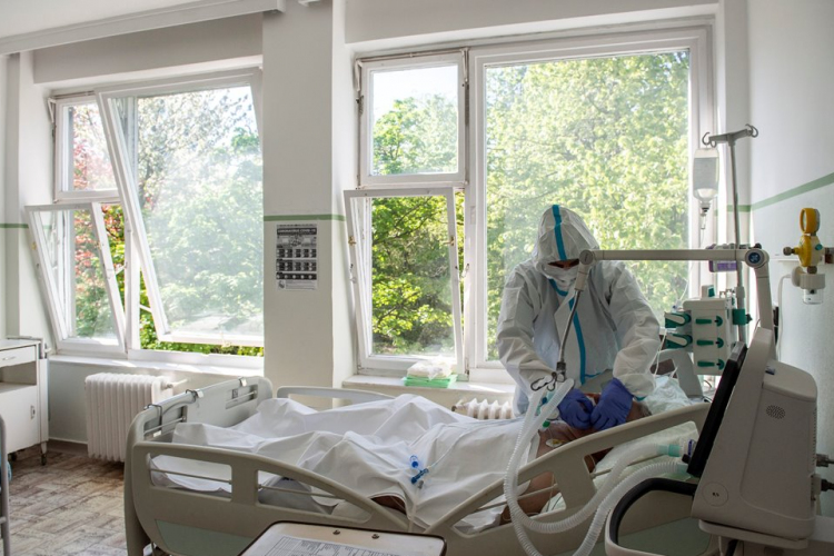 Meghalt 17 beteg, 455 új fertőzöttet találtak Magyarországon