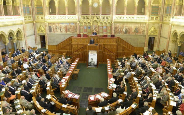 A jövő évi költségvetésről szavaz a parlament