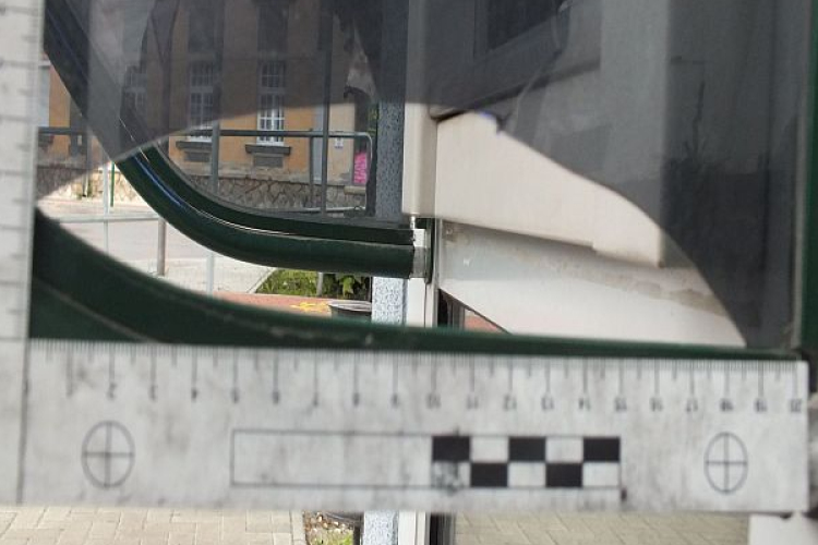 Belerúgott a bankautomatába a kapuvári férfi a rendőrök szeme láttára