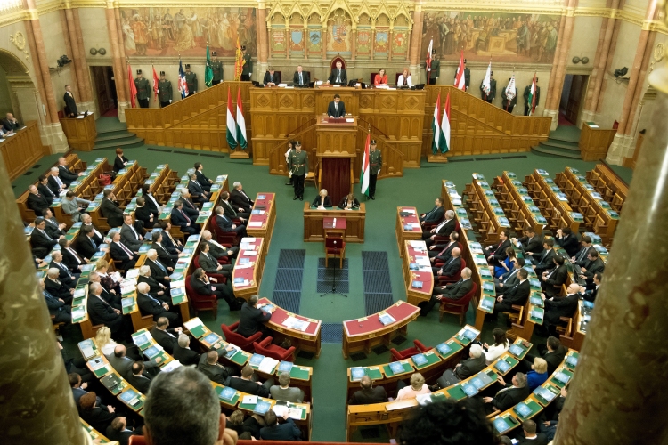 Folytatódik a Parlamentben a költségvetésről szóló vita