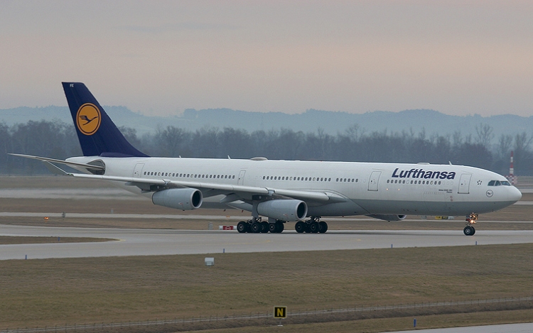 A Lufthansa bővít, pilótái tovább sztrájkolnak